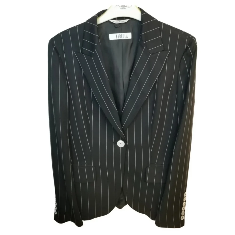 Marella by Max Mara, wool blend, black pinstripe suit jacket. UK 10, Immaculate. - Picture 1 of 4